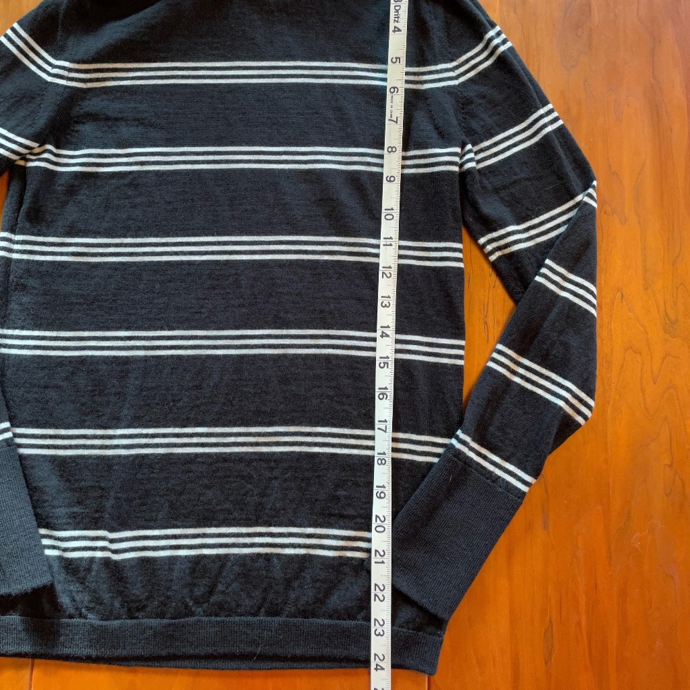 ⭐️ Banana Republic 100% Merino Wool Turtleneck Sweater - Picture 5 of 7